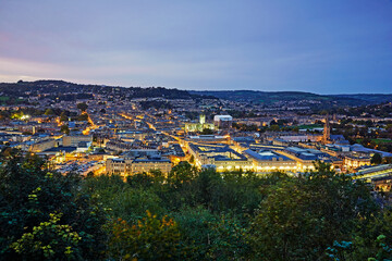 Obraz premium Cityscape of Royal Bath Spa illuminated at dusk