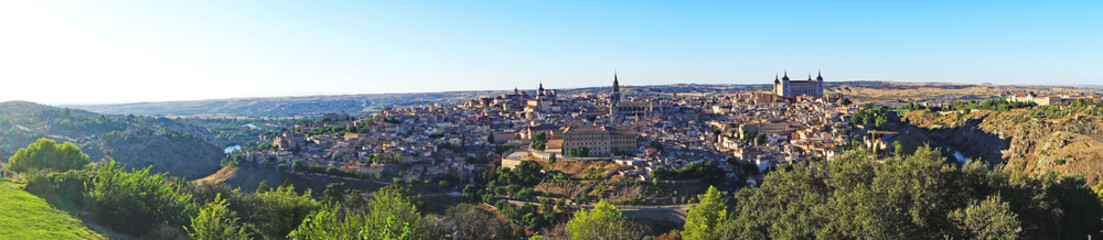Fototapeta na wymiar Panorámica de Toledo en Castilla La Mancha, España, Europa