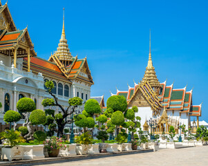 Obraz premium Dusit Maha Prasart Hall, one of the most important hall in the Grand Palace in Bangkok, Thailand, under blue sky