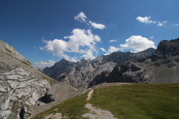 Fototapeta na wymiar Berglandschaft in den Alpen 