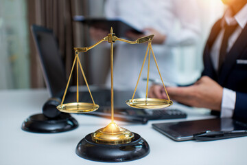 judge on wooden table And experienced lawyers meet with clients and give advice behind the scenes. legal services legal consulting concept