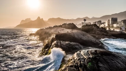 Fotobehang Copacabana, Rio de Janeiro, Brazilië Arpoador Stone in Rio de Janeiro, een klassieke toeristische plaats