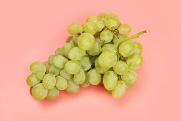 pe green delicious grapes on a pink background