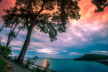 Wallpaper blurred nature of the twilight light in the evening by the large water basin surrounded by big trees, the integrity of the forest