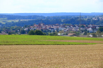 Fototapeta na wymiar Blick auf den Ort Tiefenbronn Landkreis Pforzheim