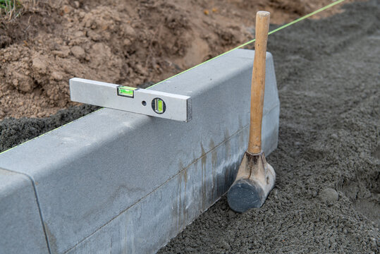 Baustelle, Randstein setzen