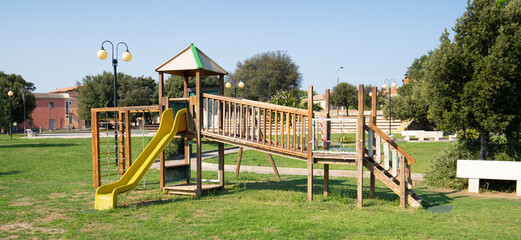 Fototapeta na wymiar details of a children's swing in a playground 