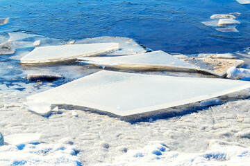 Large fragments of ice on the river bank