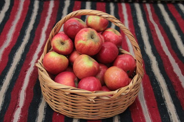 fresh and organic delicious vitamin apple