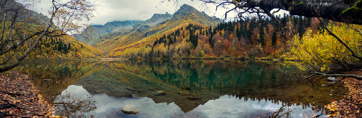 a view of the mountain 