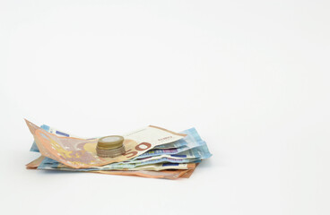Dinero, billetes y monedas de Euro donde se puede llegar a observar ahorros de españoles y...
