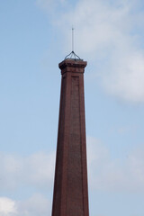 Obraz premium Brick smoke stack against the sky