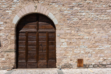 Fototapeta na wymiar Beautiful old wooden door with iron ornaments