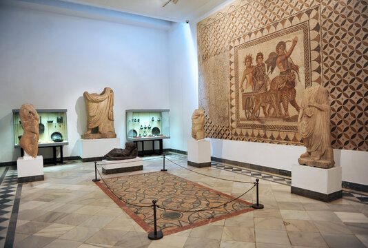 Museo Arqueológico de Sevilla, Andalucía, España. Esculturas y mosaicos de la ciudad romana de Itálica