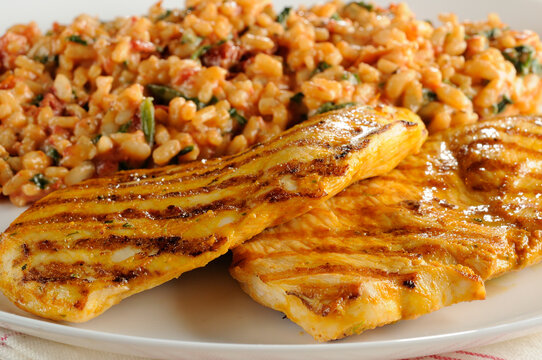 Fil&eacute; de frango com risoto de tomate seco