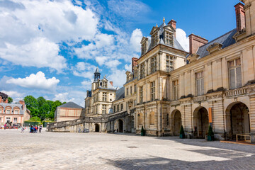 Fototapeta na wymiar Fontainebleau palace (Chateau de Fontainebleau) in France