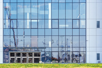 Obraz premium Entrance of the modern business city office building.