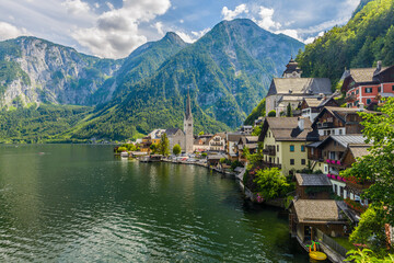 Fototapeta na wymiar Hallstatt village on Hallstatter lake in Austrian Alps, Austria.