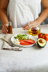 Obraz na płótnie Canvas breakfast - tomatoes, avocado rose