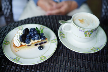 軽井沢のカフェでケーキ