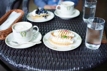 軽井沢のカフェでケーキ