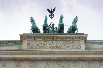 Fototapeta premium Branderburg Gate - a historical building in the center of Berlin 