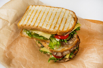 サンドウィッチ　Sandwich with tomato, mozzarella and basil