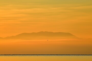 Fototapeta na wymiar ゴールドに染まる琵琶湖の情景＠滋賀