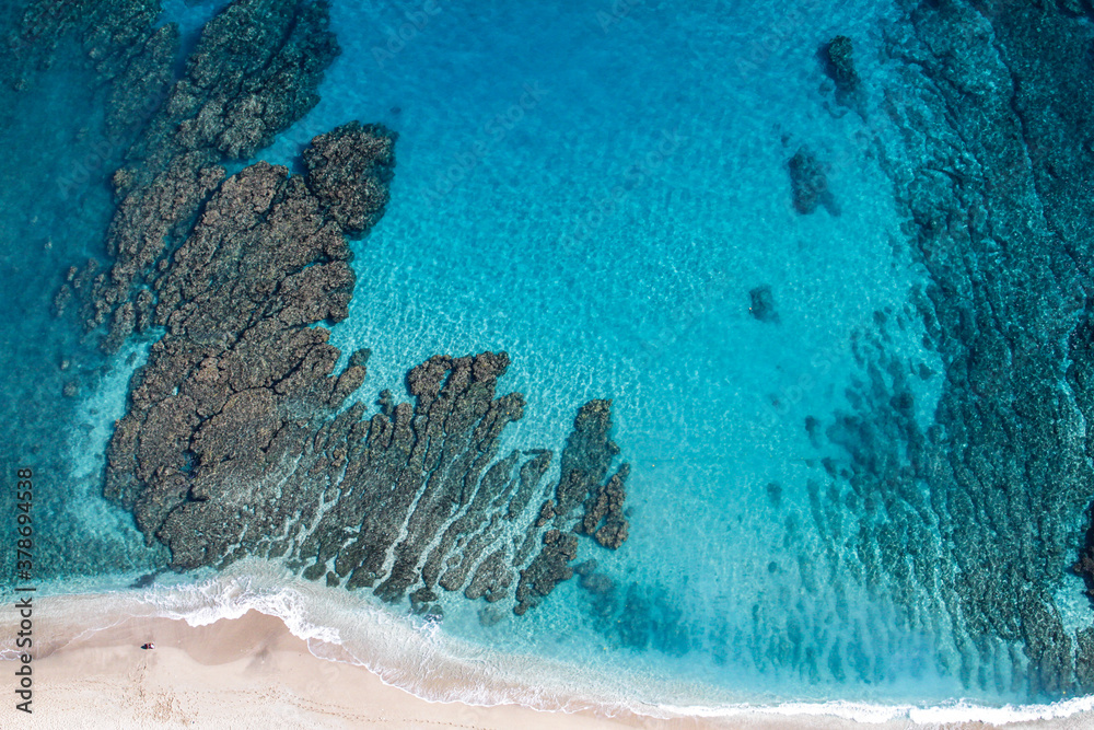 Wall mural Cristal clear blue waters around Reunion island 