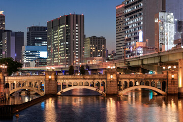 Obraz premium 大阪 中之島 堂島川の美しい夜景