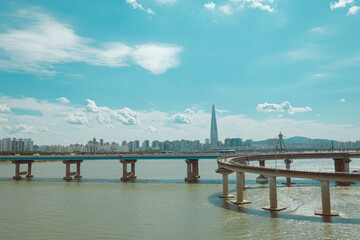 Obraz premium Hangang River With cloud and world tower in Korea.