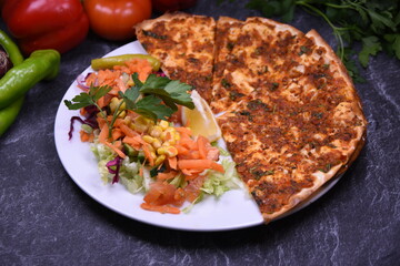 Lahmacun Teller, tabakta lahmacun