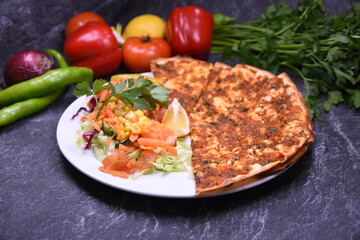 Lahmacun Teller, tabakta lahmacun