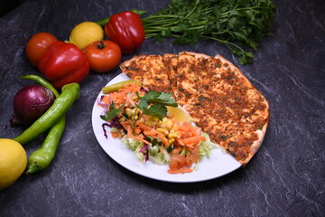 Lahmacun Teller, tabakta lahmacun