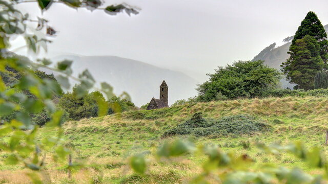 St. Kevin, Glendalough, Mit Nebel.