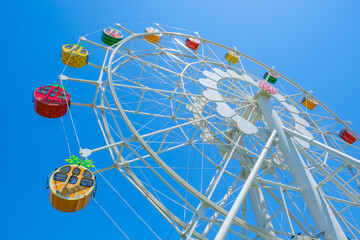 青空と観覧車　遊園地