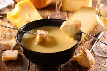 cheese fondue with wine and bread