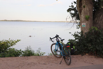 Jezioro Śniardwy, Mazury, turystyka rowerowa gravelem © Monika
