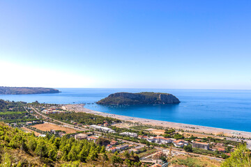 Fototapeta na wymiar view of the coast of Praia a mare with Dino island