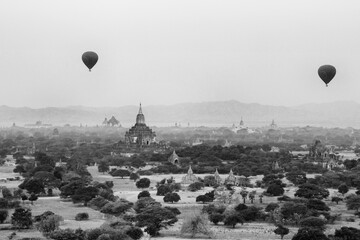 Bagan landscape, with his pagoda, temple and stupa seeing along a boat tour and a balooning experience