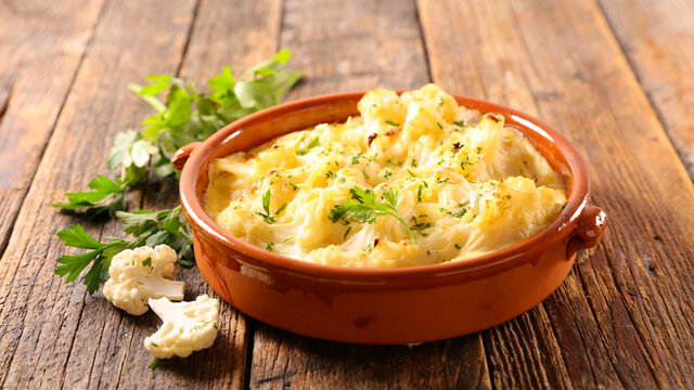 cauliflower gratin with cream and cheese