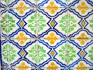 Azulejos de Lisboa - padrão em amarelo verde e azul