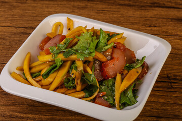 Salad with mango and chicken