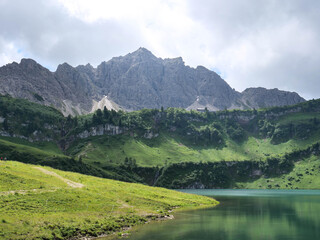 Fototapeta na wymiar Hiking in the Alps - Tannheimer Tal 