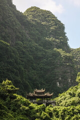Fototapeta na wymiar temple in the mountains