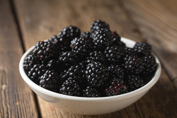 Fresh blackberries in a bowl close-up