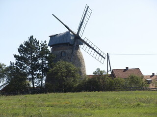Fototapeta na wymiar Steinerne Windmühle
