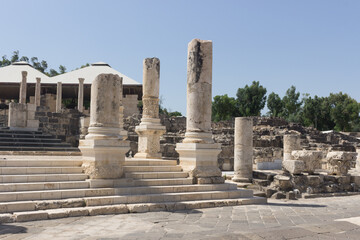 Fototapeta premium Ruins of ancient roman columns in Beit Shean, Israel.