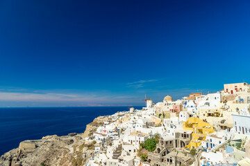Fototapeta na wymiar View of Oia on the island of Santorini