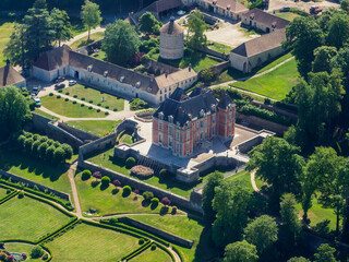 vue aérienne du château de Rosay dans les Yvelines en France